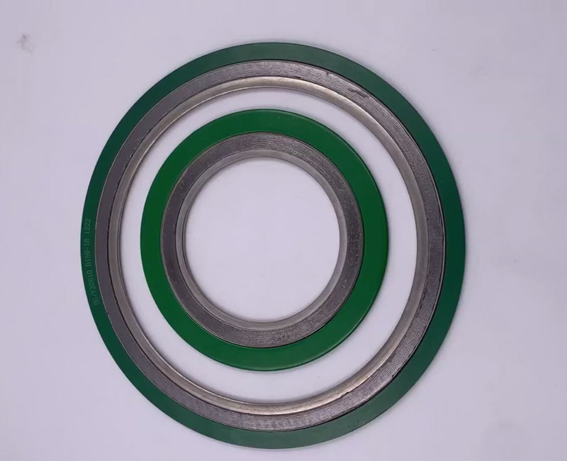 Guarnizione a spirale con anello interno ed esterno